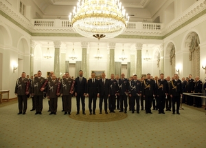 policjanci w pałacu prezydenckim