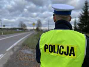 Policjant przy drodze