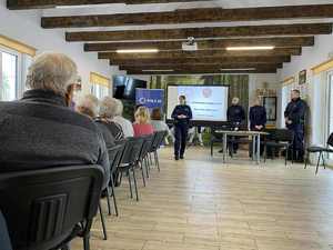 Policjanci na spotkaniu