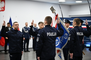 Policjanci składający ślubowanie
