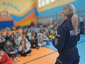 Policjantka na spotkaniu z dziećmi