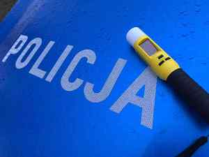 Alkomat na masce radiowozu