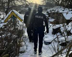 Policjanci na ogródkach działkowych