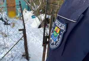 Policjant na ogródkach działkowych