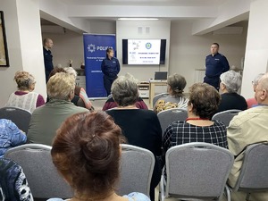 Policjanci na spotkaniu