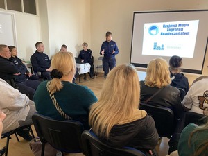 Policjanci na spotkaniu z mieszkańcami