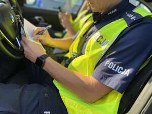 Policjanci w radiowozie