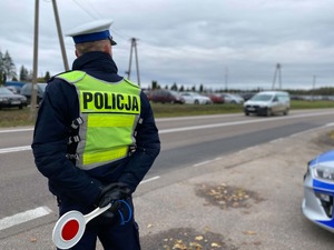 Policjant przy drodze