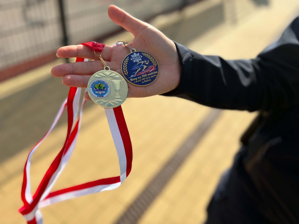 Bieg na 100 metrów w Kolnie z okazji 100-lecia Sportu w Policji